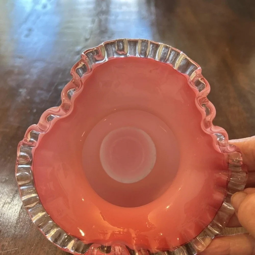 Beautiful Fenton Pink White Ruffled Edge Art Glass Vase Glossy Finish